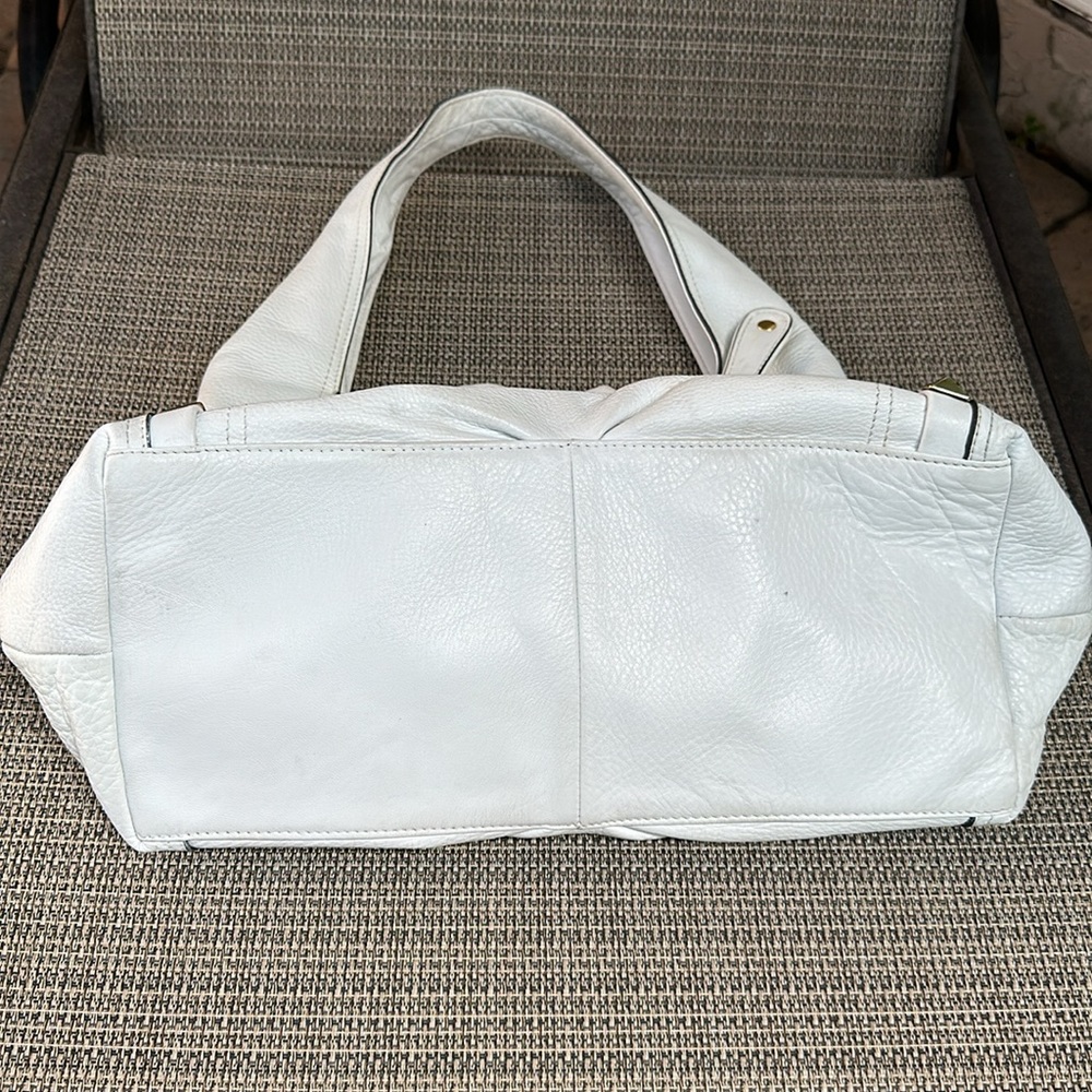 b. Makowsky White Leather Handbag/Satchel - Picture 7 of 16